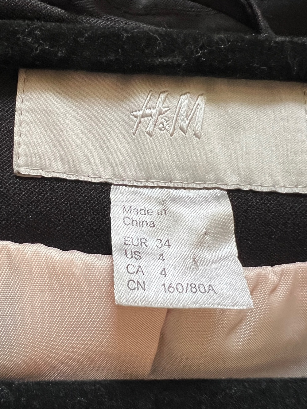 H&M Black Tailored Blazer with Contrast Lapels – Size 4 - Picture 5 of 5